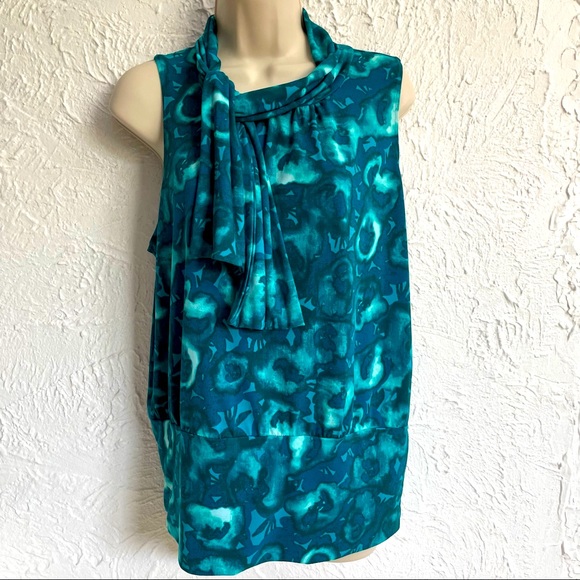 Express Stretchy Close Neck Top Sz L - Picture 1 of 10